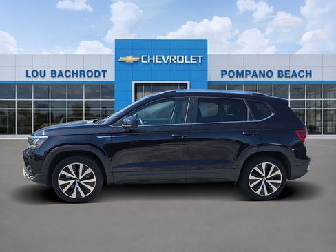 Used 2024 Volkswagen Taos SE image 4