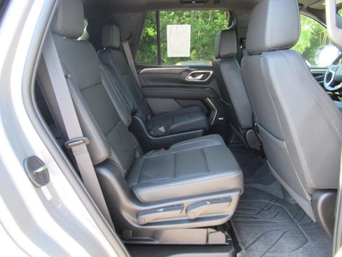 Used 2024 Chevrolet Tahoe Z71 w/ Luxury Package AWD/4WD image 34