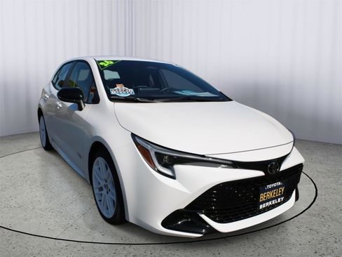 Used 2026 Toyota Corolla SE FWD image 1