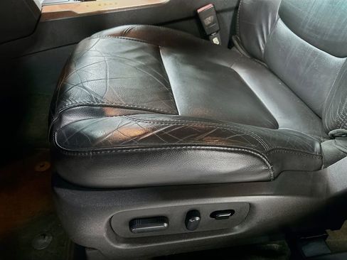 Used 2014 Ford Explorer XLT w/ Equipment Group 202A image 17