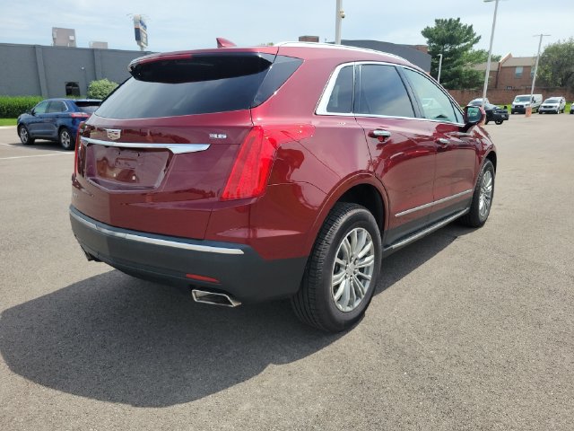 Used 2017 Cadillac XT5 Luxury w/ Driver Awareness Package AWD/4WD image 5