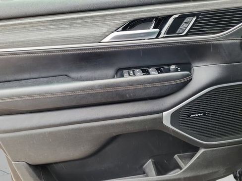 Used 2024 Jeep Wagoneer L Series II w/ Flexible Seating Group image 17