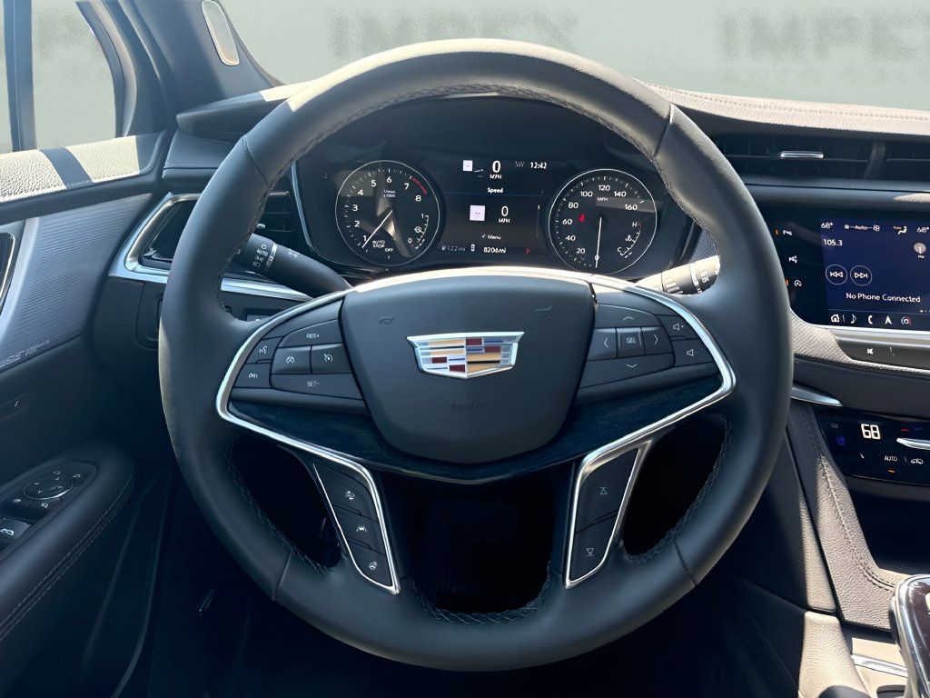Used 2026 Cadillac XT5 Premium Luxury w/ LPO, ONYX Package FWD image 16