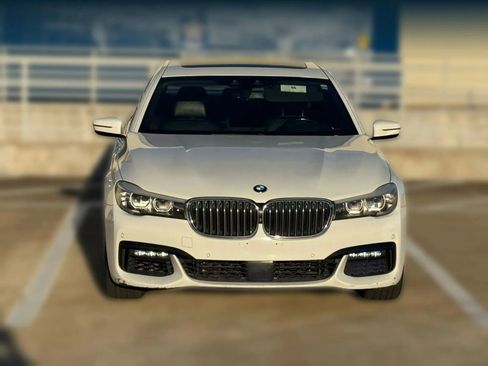 Used 2016 BMW 740i image 2