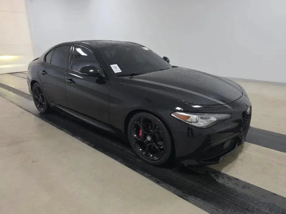 Used 2021 Alfa Romeo Giulia Ti Sport RWD image 3