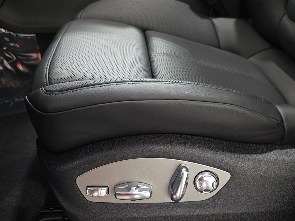 Certified 2026 Porsche Macan S AWD/4WD image 23