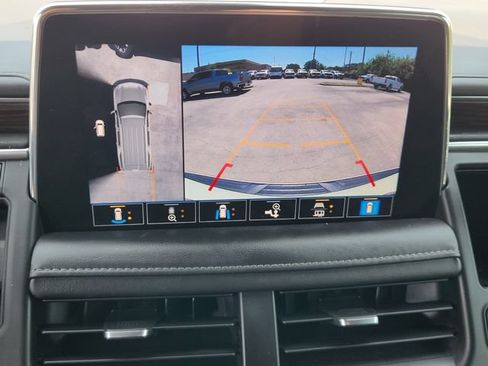 Used 2021 Chevrolet Tahoe LT w/ Luxury Package RWD image 17