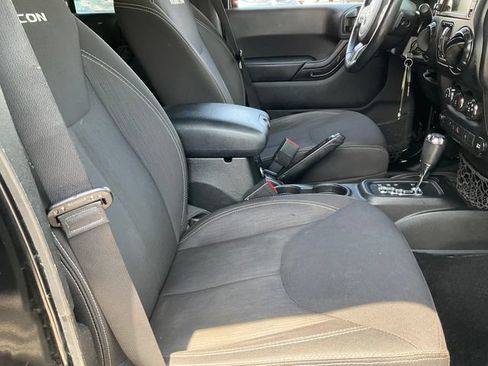 Used 2015 Jeep Wrangler Unlimited Rubicon w/ Connectivity Group AWD/4WD image 20