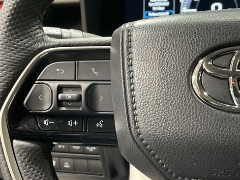 Used 2024 Toyota Tundra Limited AWD/4WD image 19