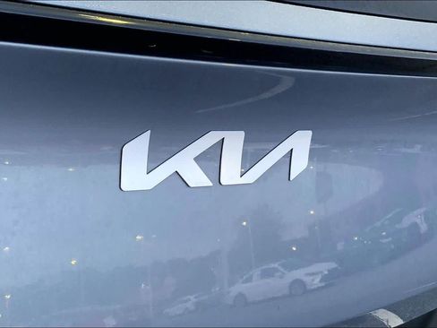 Used 2025 Kia Sportage LX FWD image 9