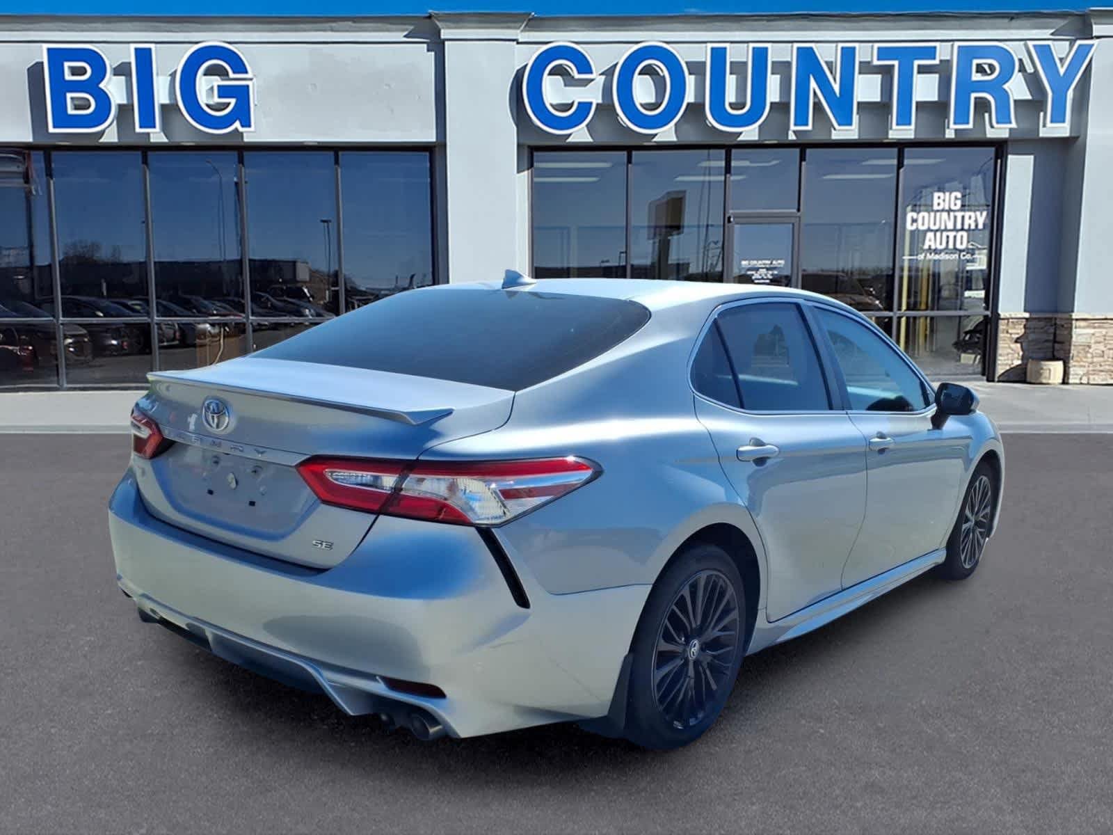 Used 2020 Toyota Camry SE FWD image 5