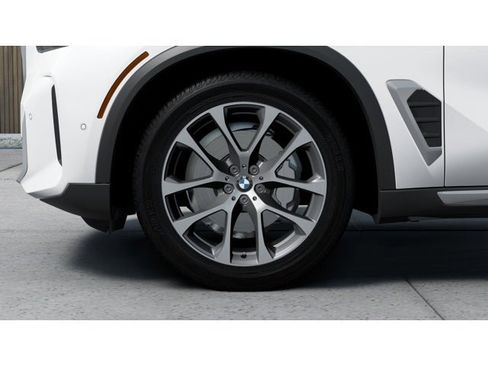 New 2026 BMW X5 xDrive40i w/ Premium Package image 10