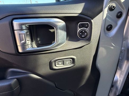 Certified 2024 Jeep Wrangler Unlimited Rubicon w/ Technology Group image 22