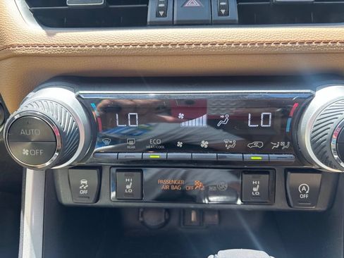 Used 2020 Toyota RAV4 XLE Premium FWD image 33