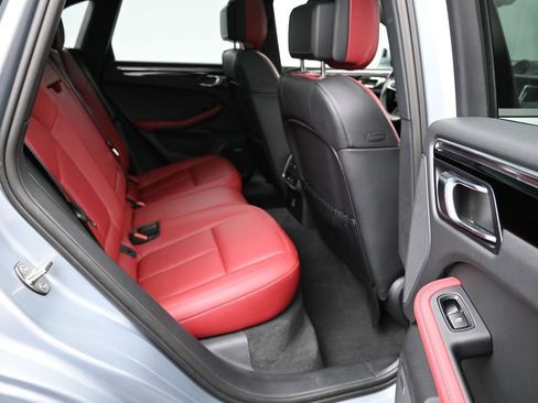 Used 2022 Porsche Macan S image 26