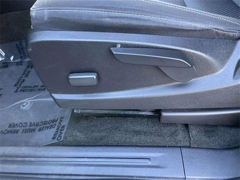 Used 2017 Chevrolet Colorado LT w/ LT Convenience Package image 11