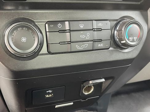 Used 2016 Ford F150 XLT RWD image 25