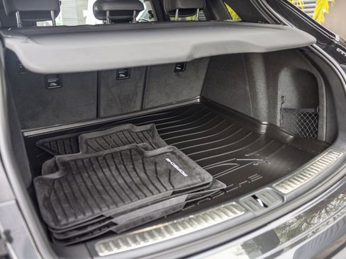 Certified 2026 Porsche Macan AWD/4WD image 17