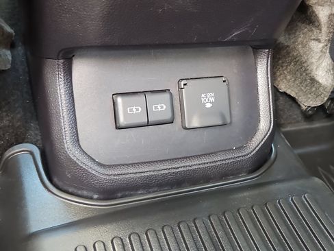 Used 2023 Toyota Highlander Limited AWD/4WD image 24