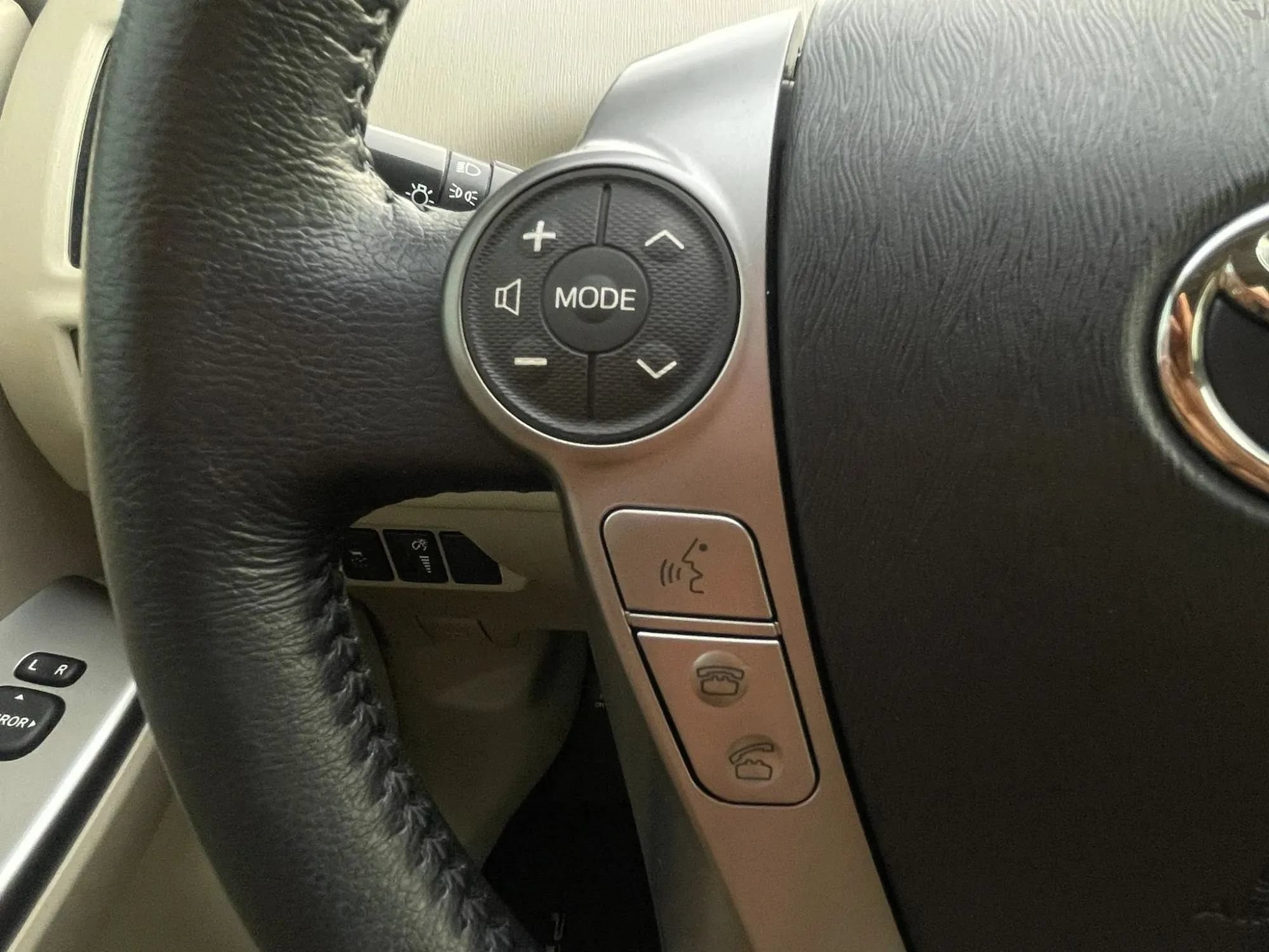 Used 2016 Toyota Prius V Five FWD image 35