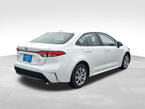 Used 2025 Toyota Corolla LE image 6