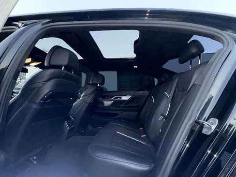 Used 2017 BMW 750i image 40