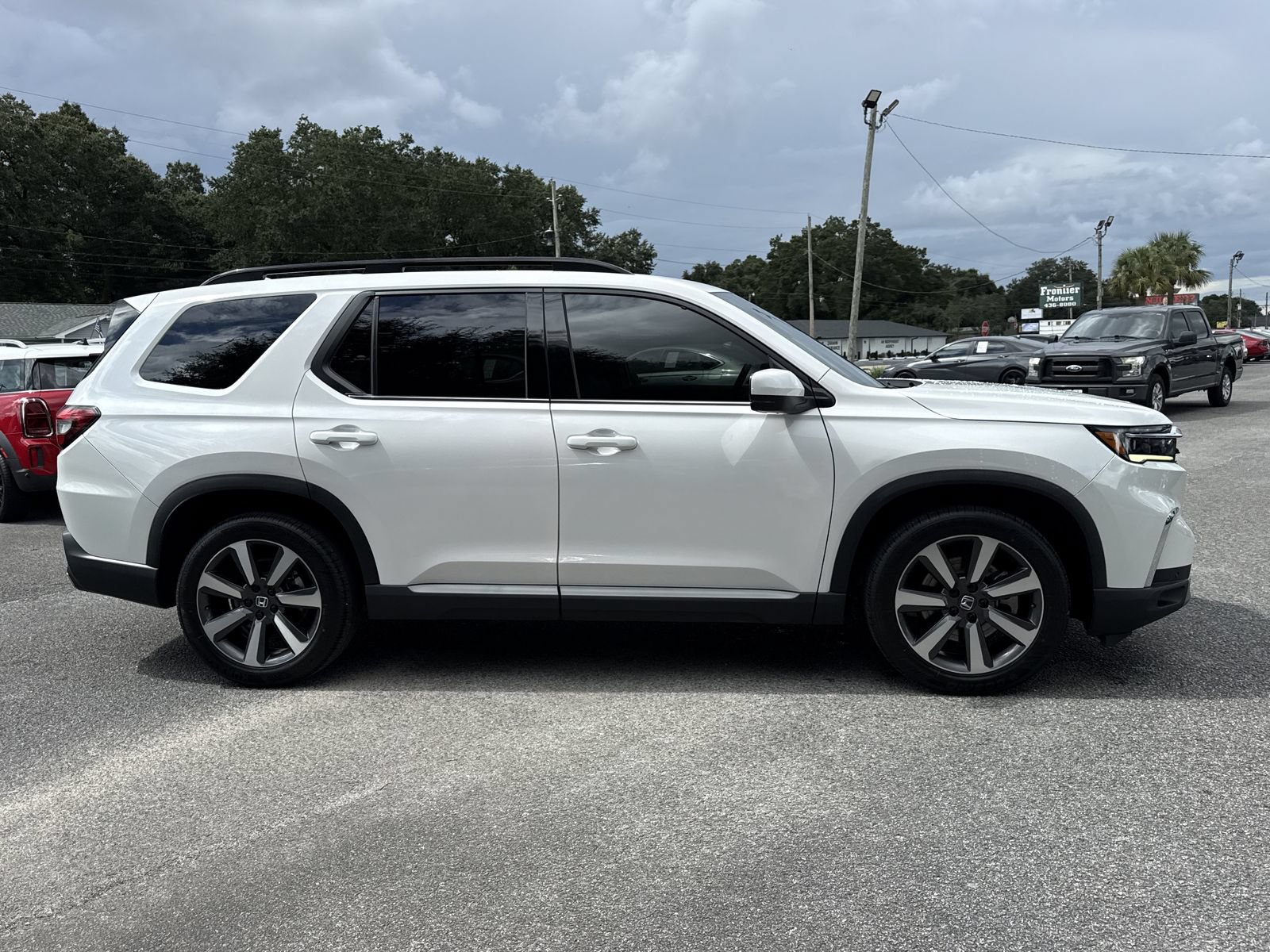 Used 2023 Honda Pilot Touring image 6