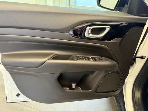 New 2026 Jeep Compass Latitude AWD/4WD image 15