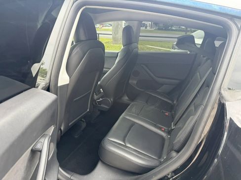 Used 2022 Tesla Model Y Performance AWD/4WD image 3