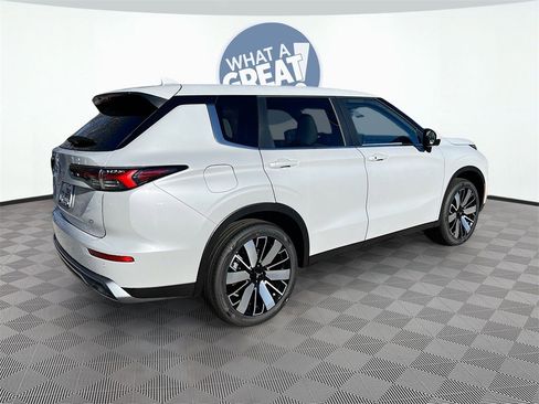 New 2025 Mitsubishi Outlander SE image 7