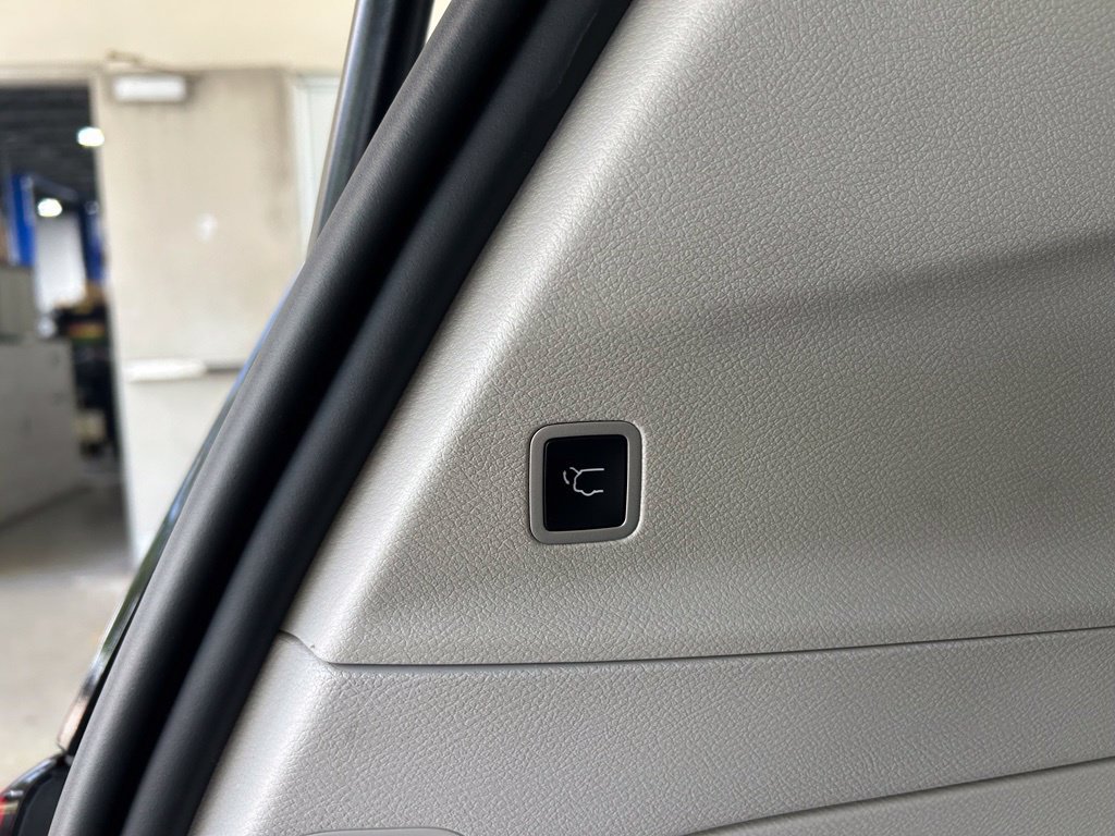 Used 2024 Chrysler Pacifica Touring-L FWD image 33