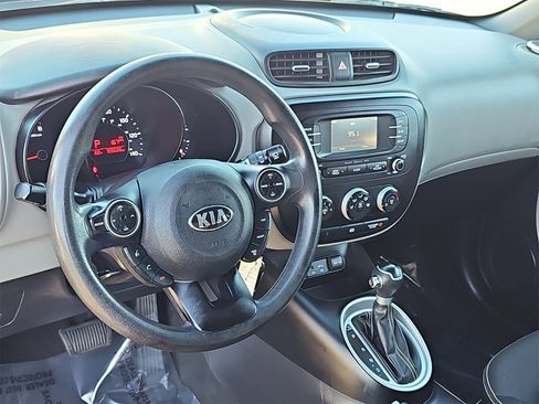 Used 2016 Kia Soul + image 15