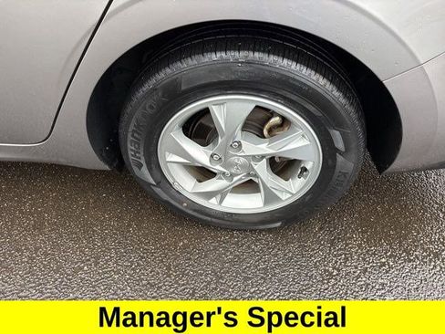 Used 2023 Hyundai Elantra SE image 42