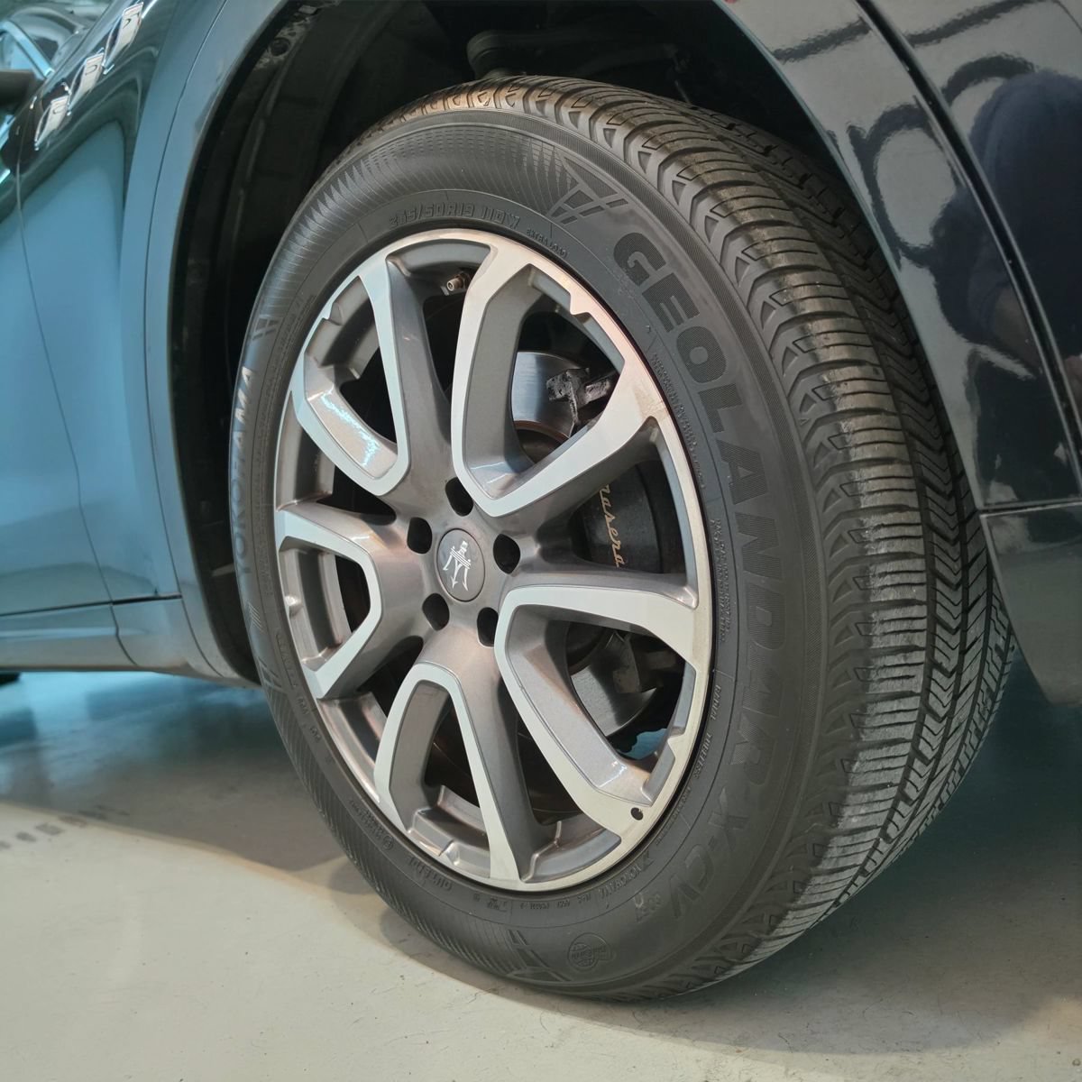 Used 2017 Maserati Levante w/ Luxury Package AWD/4WD image 41