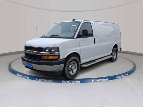 Used 2024 Chevrolet Express 2500 w/ Driver Convenience Package RWD image 3