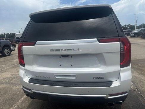 Used 2025 GMC Yukon XL Denali w/ Denali Reserve Package AWD/4WD image 7