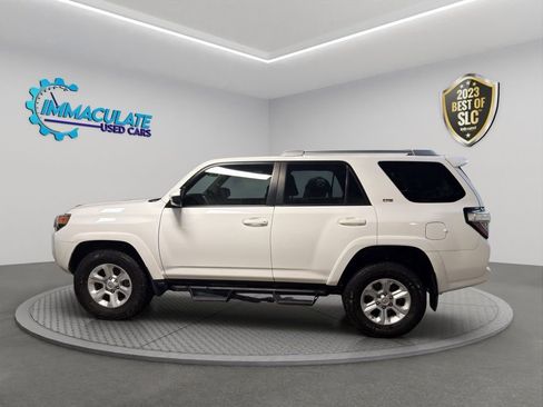 Used 2018 Toyota 4Runner SR5 AWD/4WD image 2