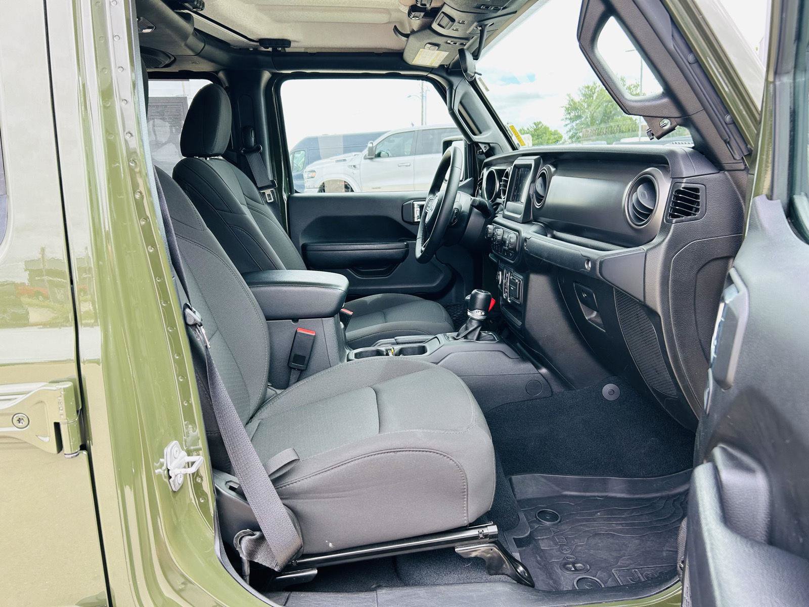 Used 2023 Jeep Gladiator Sport AWD/4WD image 27