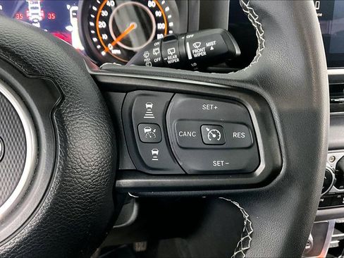 Used 2025 Jeep Wrangler Unlimited Rubicon AWD/4WD image 19
