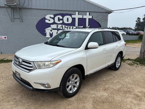 Used 2011 Toyota Highlander 4WD w/ Tech Pkg image 1