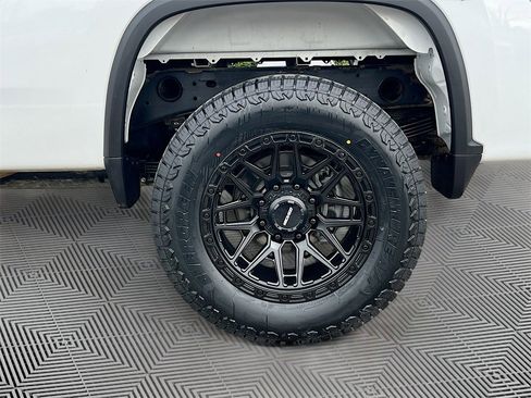 Used 2024 Chevrolet Silverado 2500 LT image 28