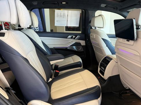 Used 2020 BMW X7 M50i w/ Dynamic Handling Package AWD/4WD image 27