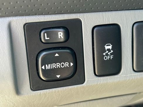 Used 2013 Toyota Tacoma 4x4 Access Cab V6 w/ SR5 Pkg image 23