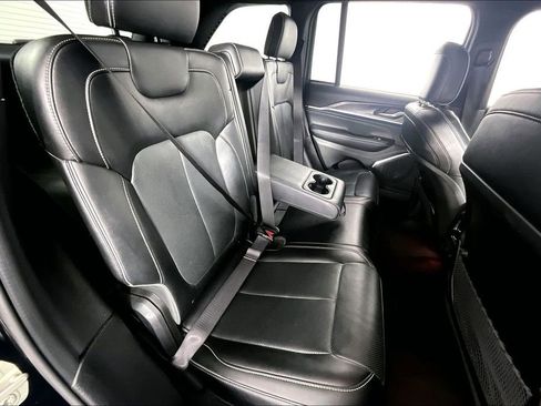 Used 2024 Jeep Grand Cherokee Overland AWD/4WD image 27