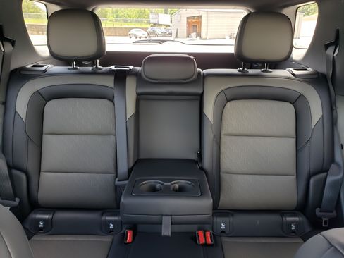 New 2026 Chevrolet Equinox LT w/ Convenience Package II FWD image 27