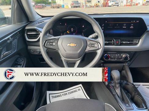 Used 2025 Chevrolet TrailBlazer LT AWD/4WD image 13