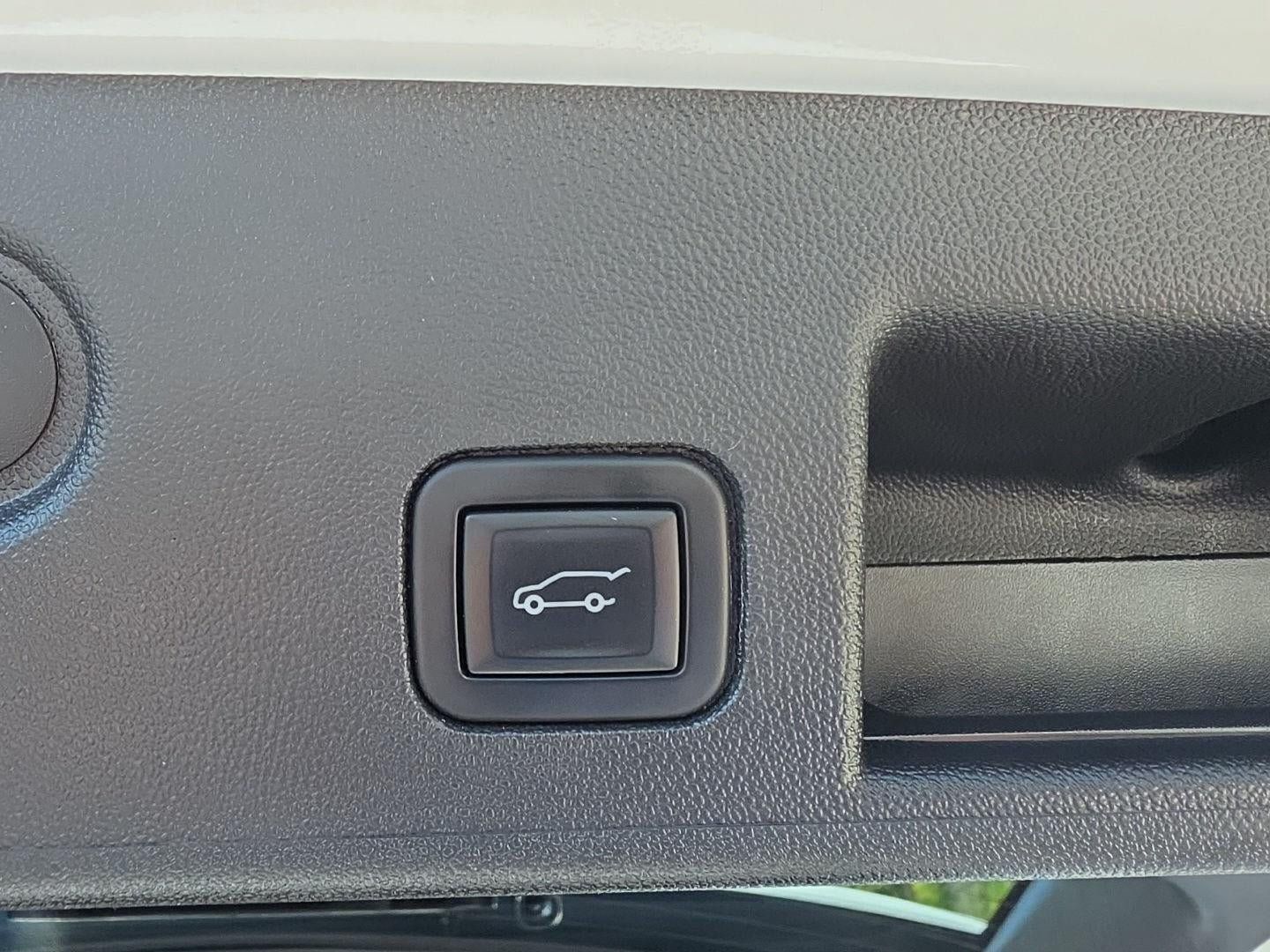 Used 2022 Chevrolet Equinox Premier w/ Redline Edition AWD/4WD image 7