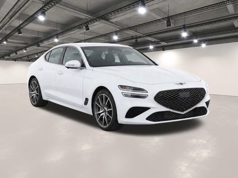 Used 2025 Genesis G70 2.5T RWD image 2