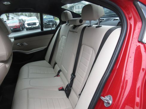 Used 2022 BMW 330i xDrive Sedan w/ Premium Package AWD/4WD image 18