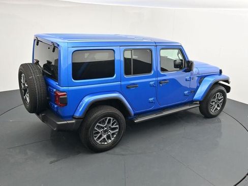 Used 2025 Jeep Wrangler Unlimited Sahara AWD/4WD image 30